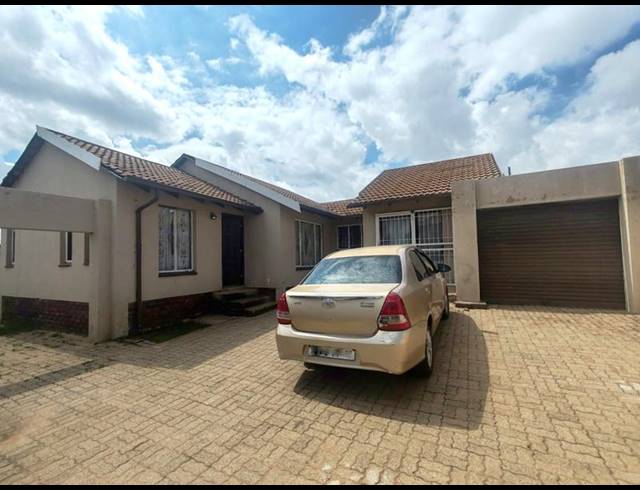 3 BEDROOM HOUSE FOR SALE IN KAGISO